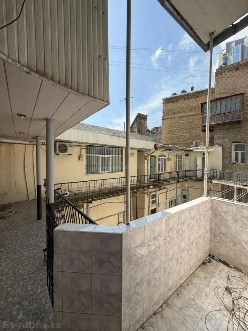 Satılır 4 otaqlı Mənzil Köhnə tikili 180 m² Səbail r. - şəkil 16