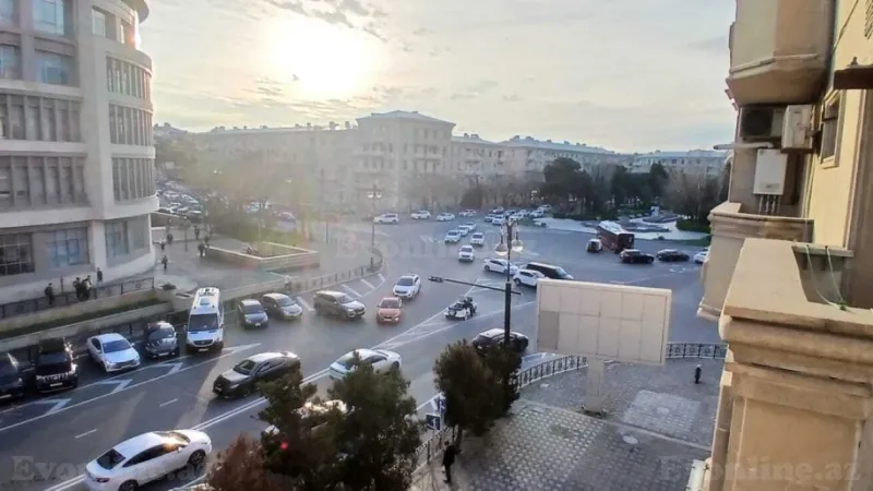 Satılır 2 otaqlı Mənzil Köhnə tikili 60 m² Yasamal r. - şəkil 14