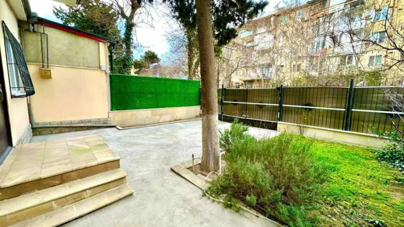 Satılır 5 otaqlı Mənzil Köhnə tikili 160 m² Nərimanov r.