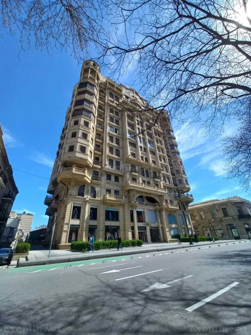 Bakı, Yasamal r., İçərişəhər m.da 4 otaqlı mənzil satılır