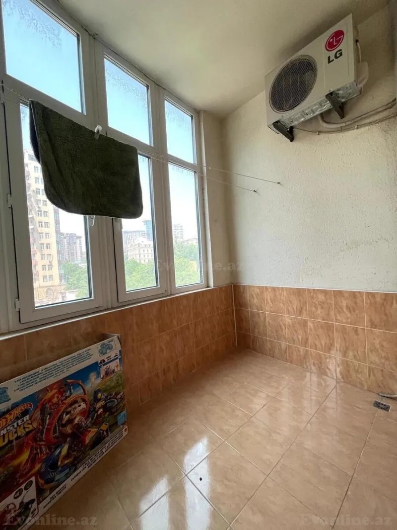 Satılır 2 otaqlı Mənzil Yeni tikili 80 m² 28 May m. - şəkil 6