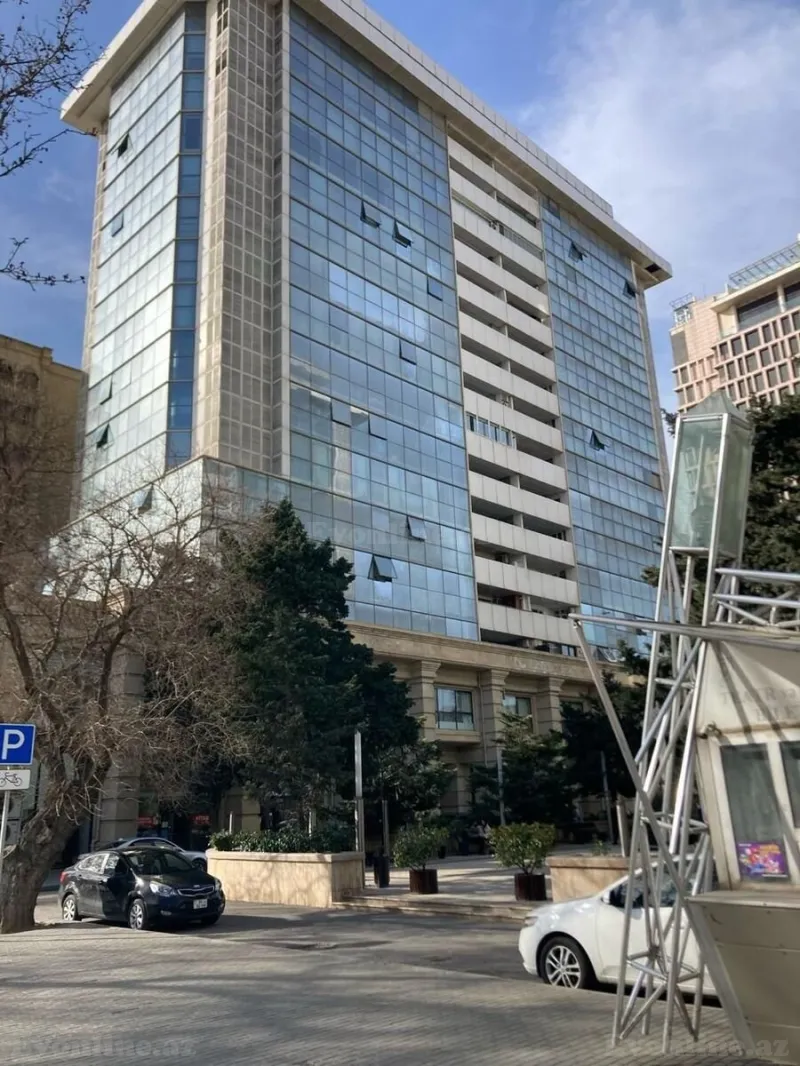Satılır 3 otaqlı Mənzil Yeni tikili 122 m² 28 May m.