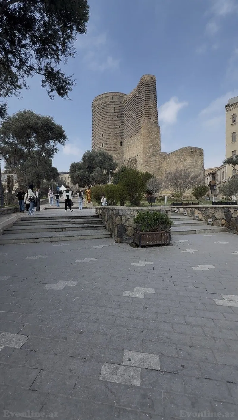 Satılır 2 otaqlı Mənzil Köhnə tikili 55 m² İçərişəhər m. - şəkil 2