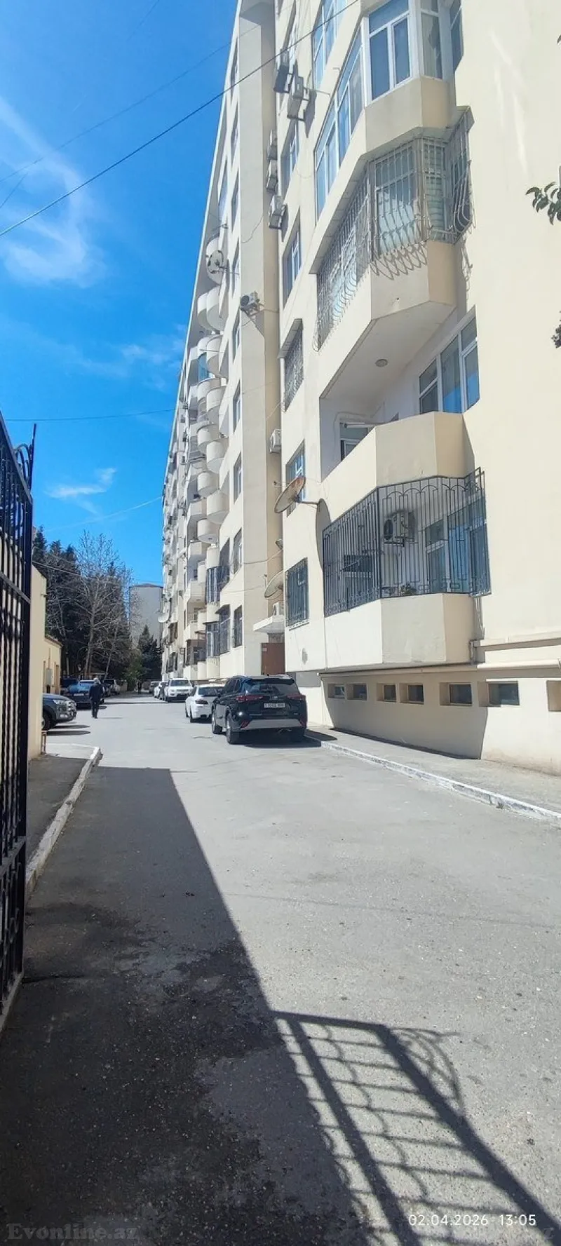 Bakı, Binəqədi r., 8-ci mikrorayonda 3 otaqlı mənzil kirayə verilir