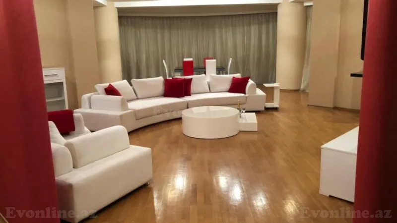 Bakı, Nəsimi r., 28 May m.da 4 otaqlı mənzil kirayə verilir