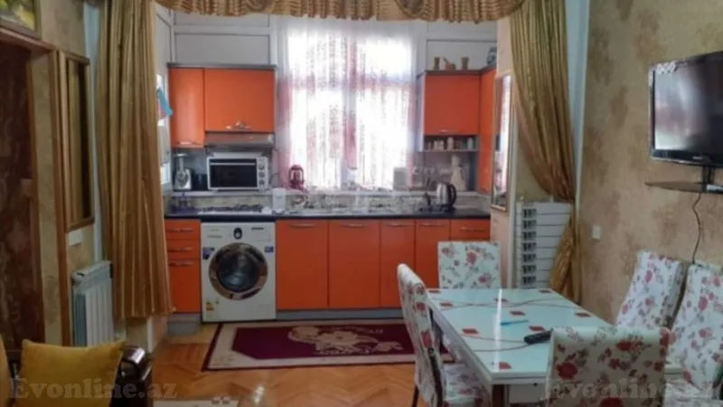 Kirayə verilir 2 otaqlı Mənzil Köhnə tikili 60 m² Gənclik m.