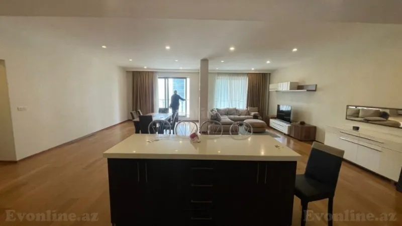 Kirayə verilir 4 otaqlı Mənzil Yeni tikili 220 m² 28 May m. - şəkil 13