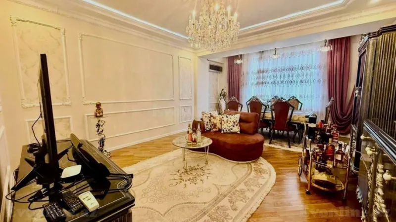 Bakı, Yasamal r., İnşaatçılar m.da 5 otaqlı mənzil satılır