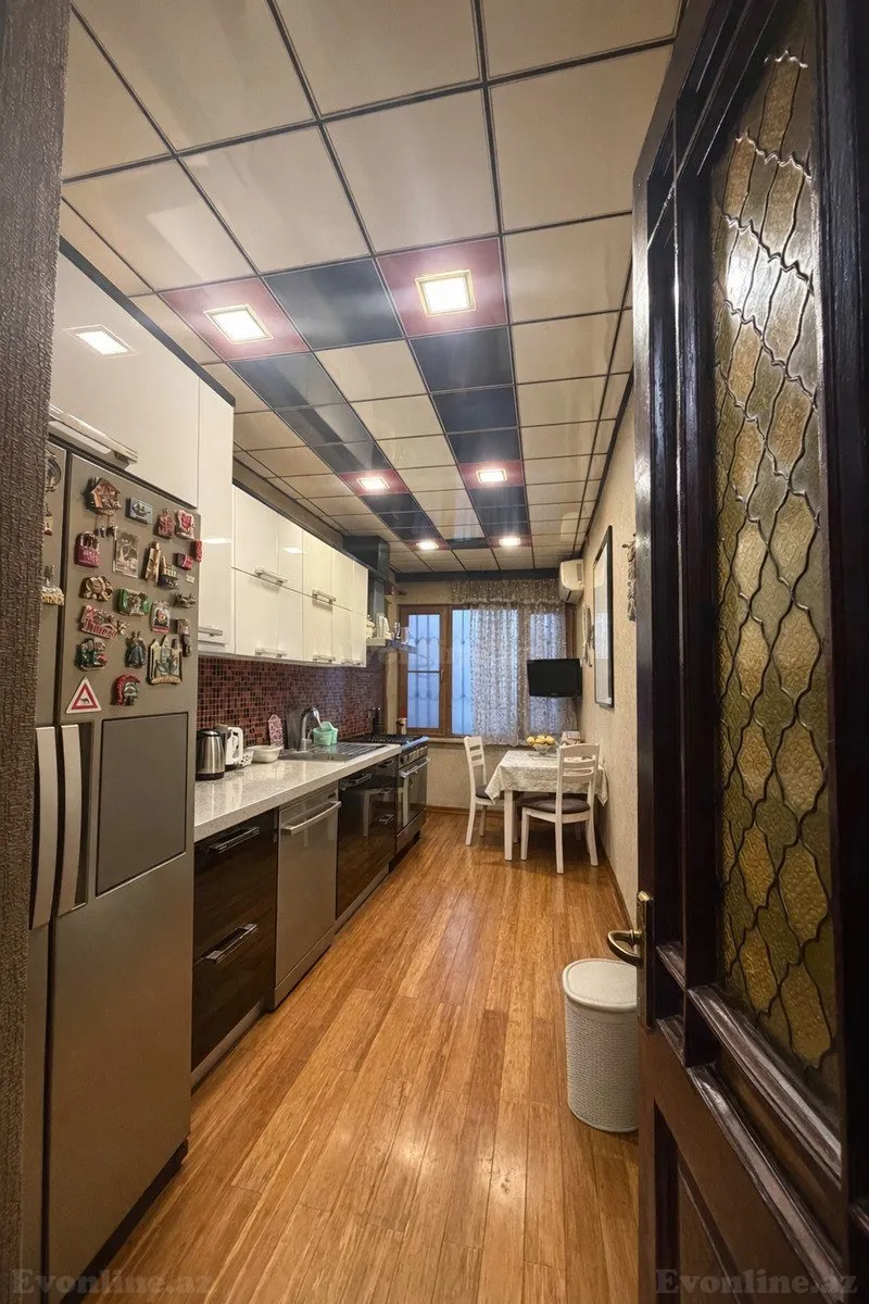 Satılır 5 otaqlı Mənzil Köhnə tikili 210 m² 28 May m. - şəkil 3