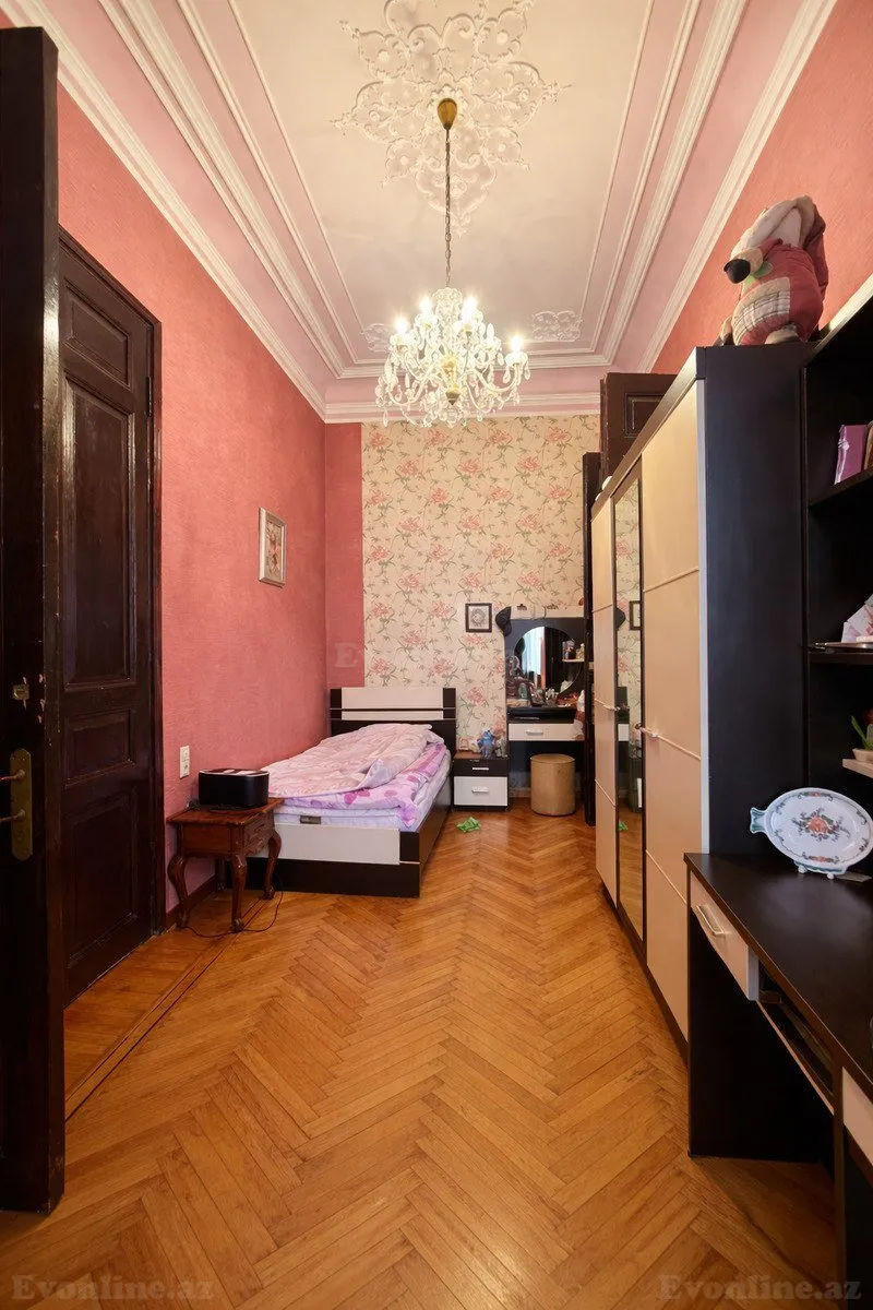 Satılır 5 otaqlı Mənzil Köhnə tikili 210 m² 28 May m. - şəkil 9