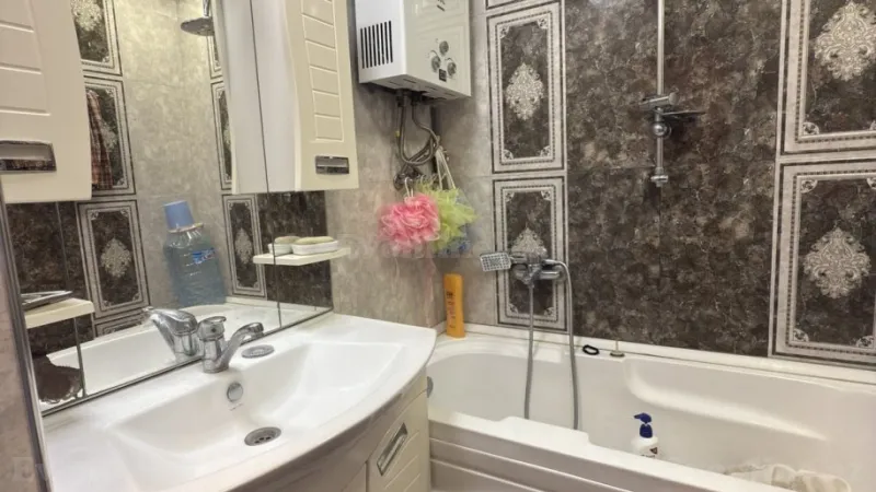 Satılır 2 otaqlı Mənzil Köhnə tikili 60 m² Xalqlar Dostluğu m. - şəkil 13