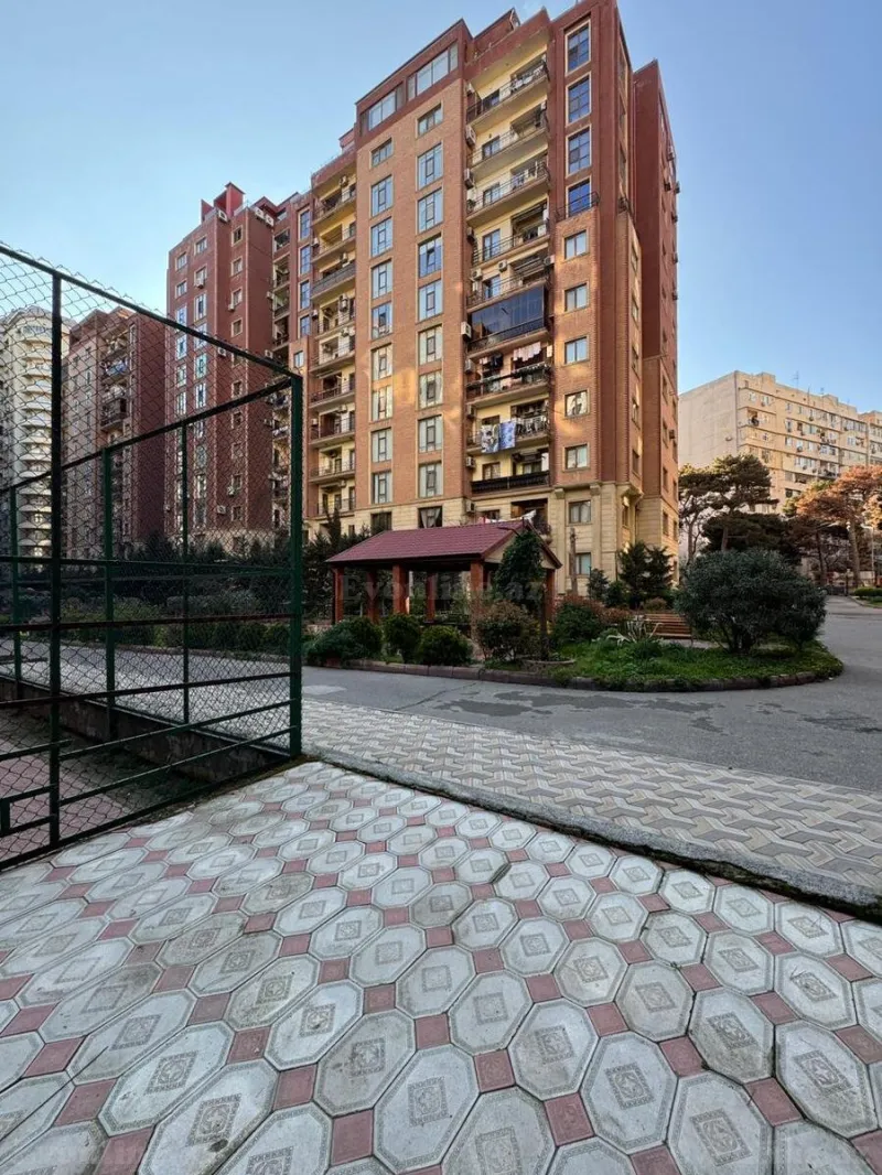 Satılır 4 otaqlı Mənzil Yeni tikili 190 m² Gənclik m.