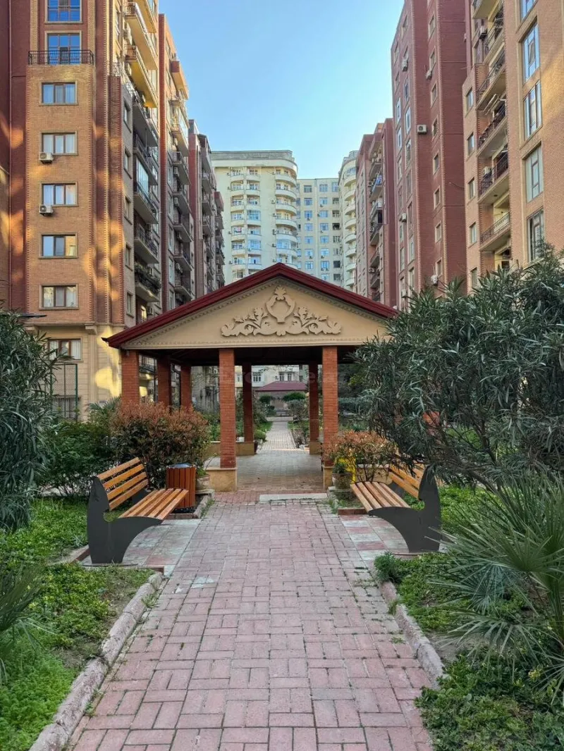 Satılır 4 otaqlı Mənzil Yeni tikili 190 m² Gənclik m. - şəkil 2