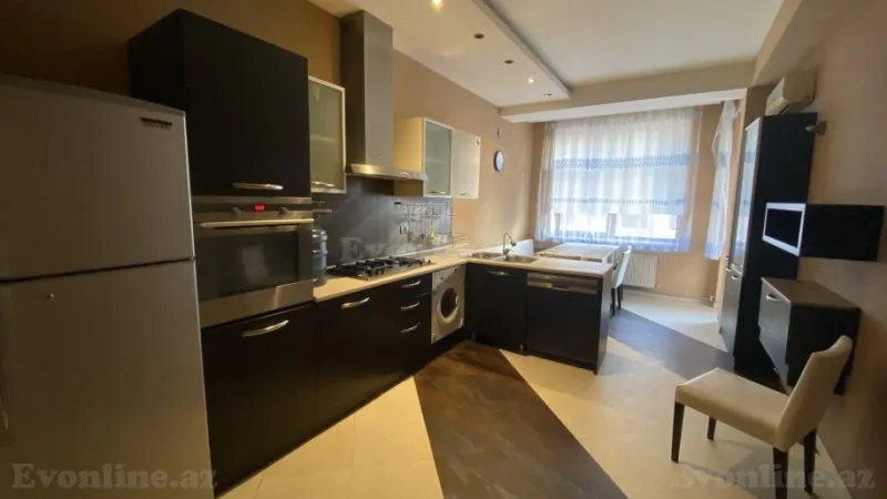 Kirayə verilir 4 otaqlı Mənzil Yeni tikili 220 m² 28 May m.