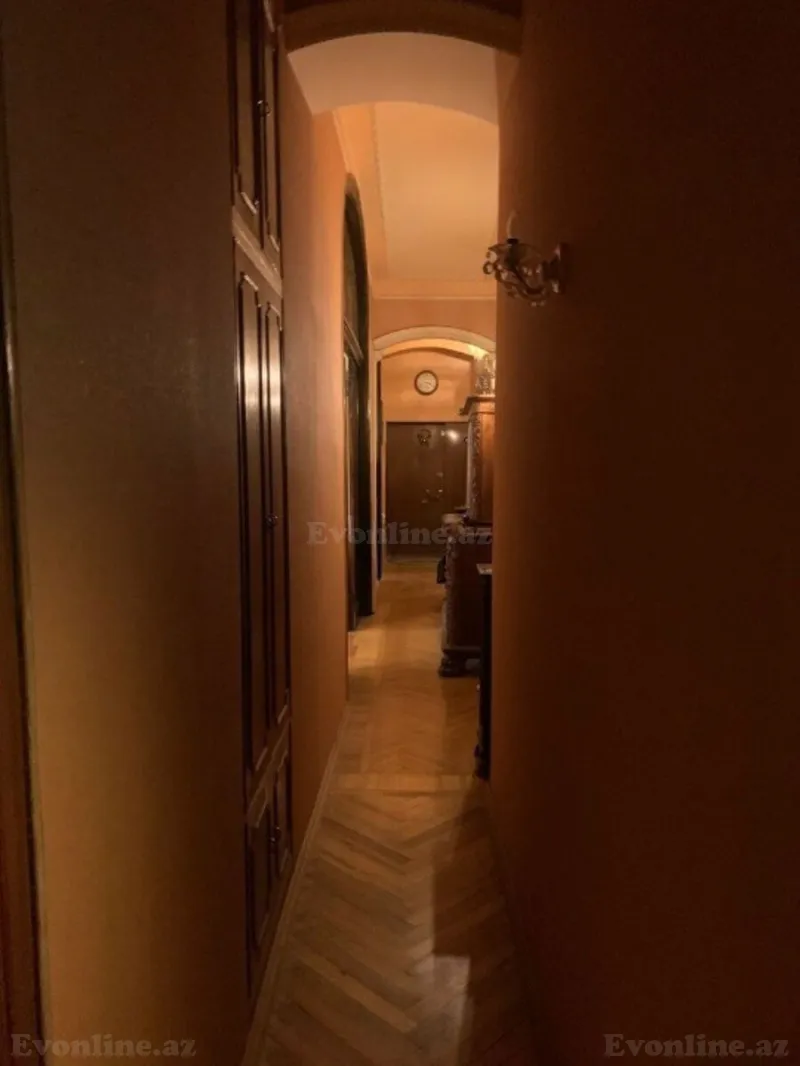 Satılır 6 otaqlı Mənzil Köhnə tikili 220 m² 28 May m. - şəkil 2