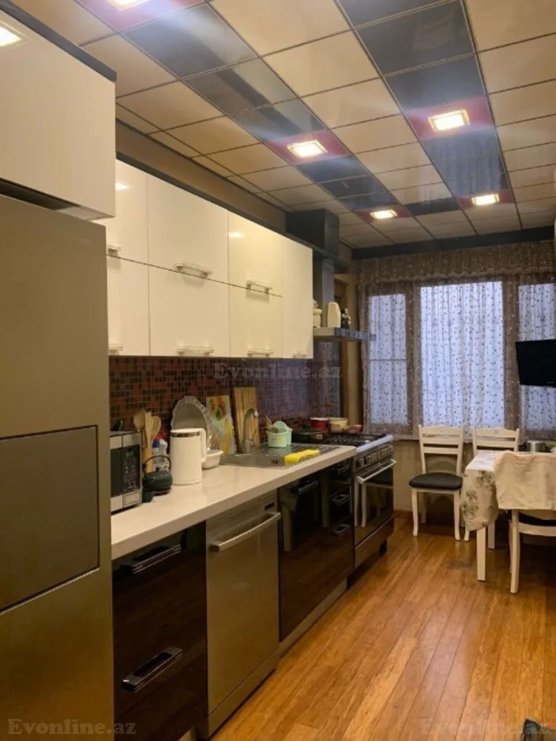 Satılır 6 otaqlı Mənzil Köhnə tikili 220 m² 28 May m. - şəkil 17