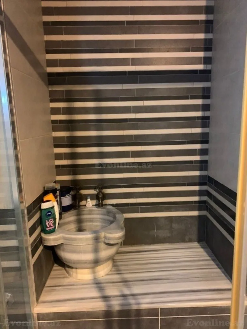 Satılır 6 otaqlı Mənzil Köhnə tikili 220 m² 28 May m. - şəkil 19