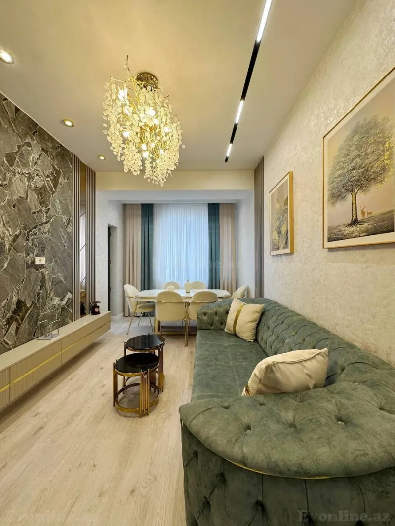 Bakı, Binəqədi r., 7-ci mikrorayonda 3 otaqlı mənzil satılır