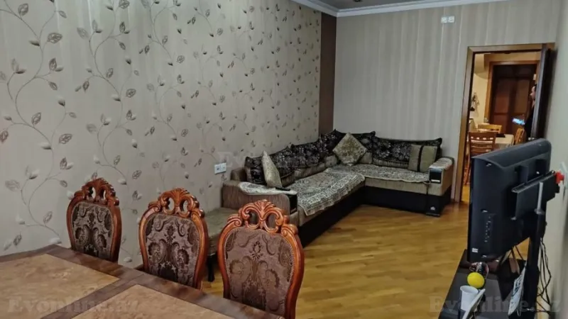 Bakı, Binəqədi r., Memar Əcəmi m., 9-cu mikrorayonda 2 otaqlı mənzil kirayə verilir