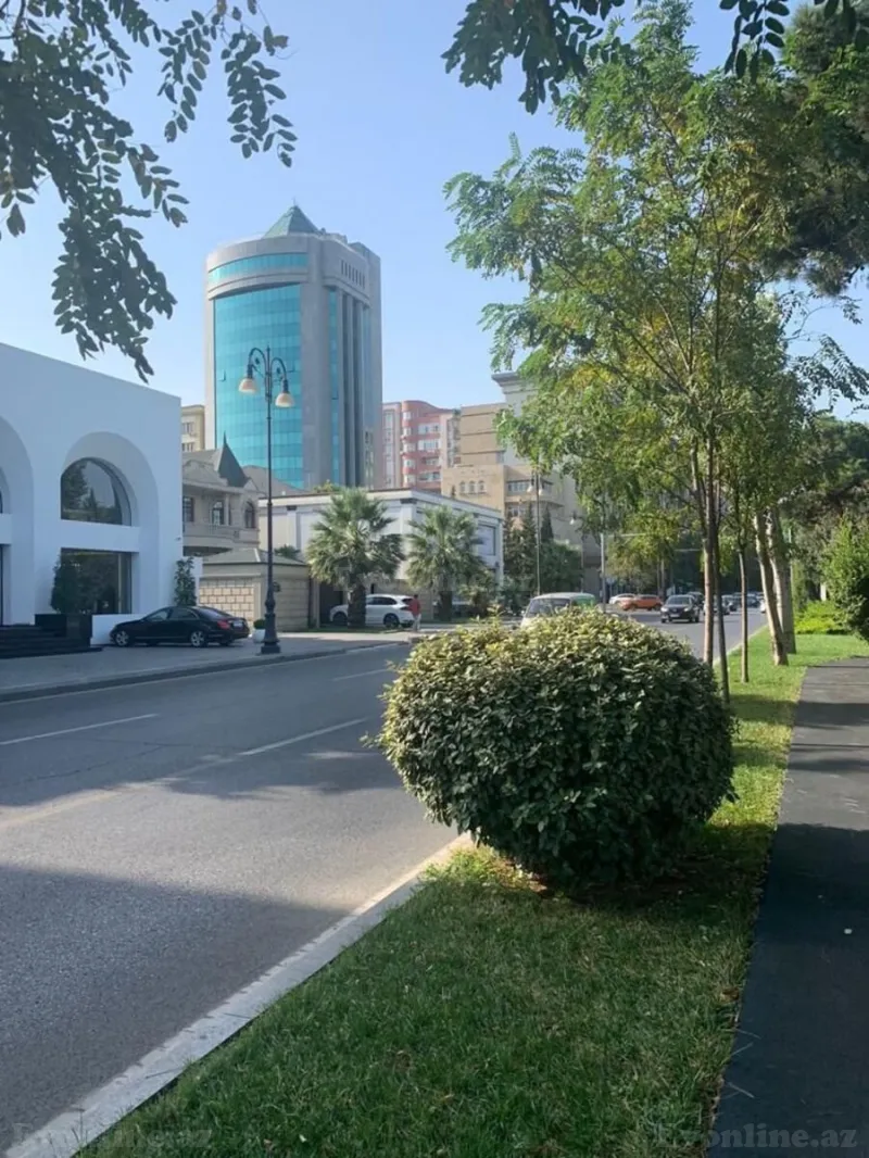 Bakı, Nərimanov r., Gənclik m.da 5 otaqlı mənzil satılır