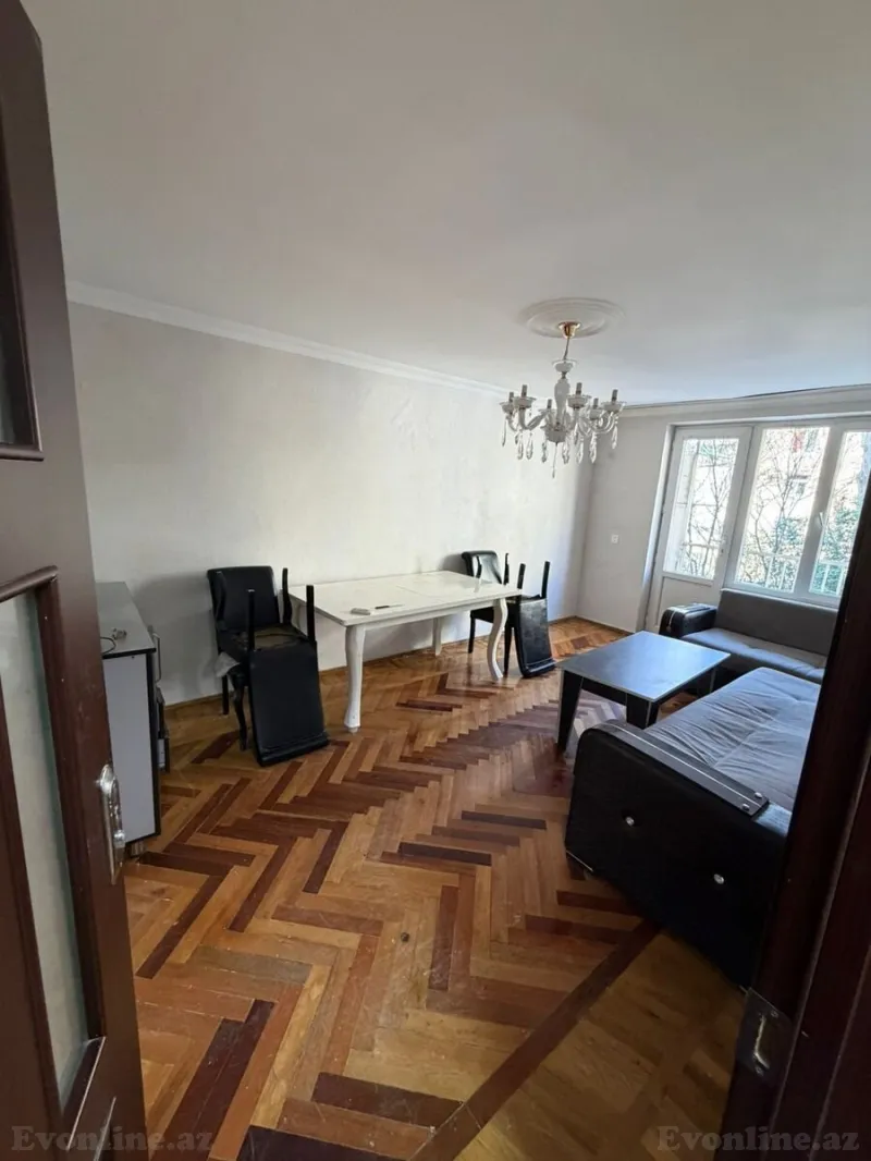 Kirayə verilir 2 otaqlı Mənzil Köhnə tikili 60 m² Elmlər Akademiyası m.