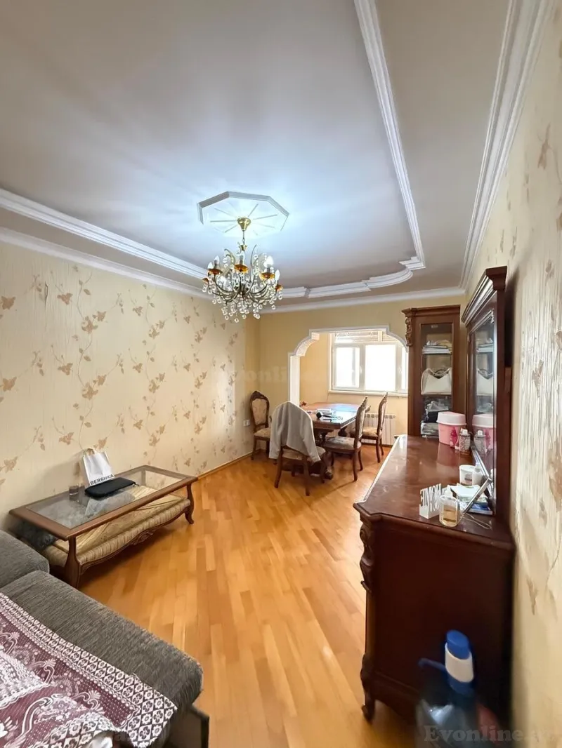 Satılır 3 otaqlı Mənzil Köhnə tikili 82 m² 8-ci mikrorayon