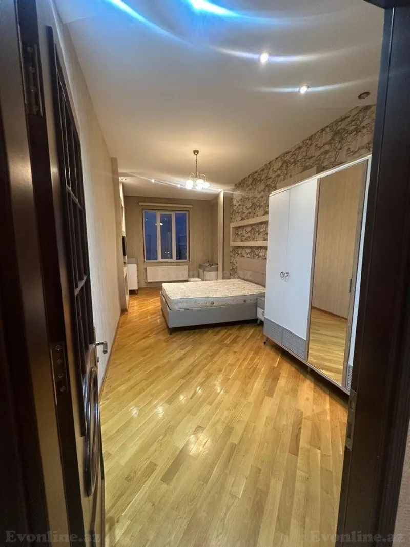 Bakı, Nəsimi r., Memar Əcəmi m., 2-ci mikrorayonda 3 otaqlı mənzil kirayə verilir