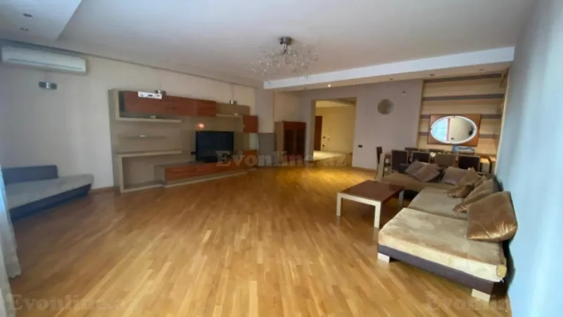 Bakı, Nəsimi r., 28 May m.da 4 otaqlı mənzil kirayə verilir