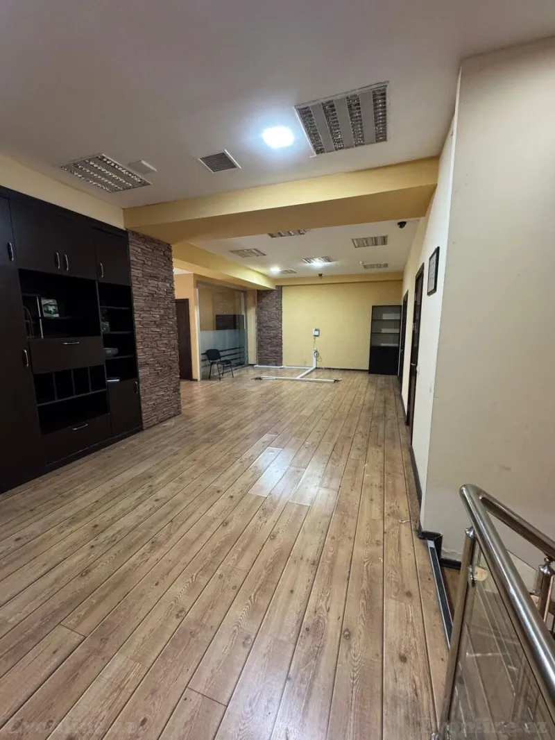 Kirayə verilir Ofis 180 m² Nəsimi r. - şəkil 5