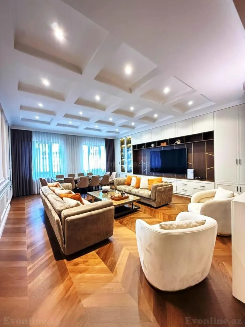 7 otaqlı Mənzil 285 m² 28 May m. Satılır