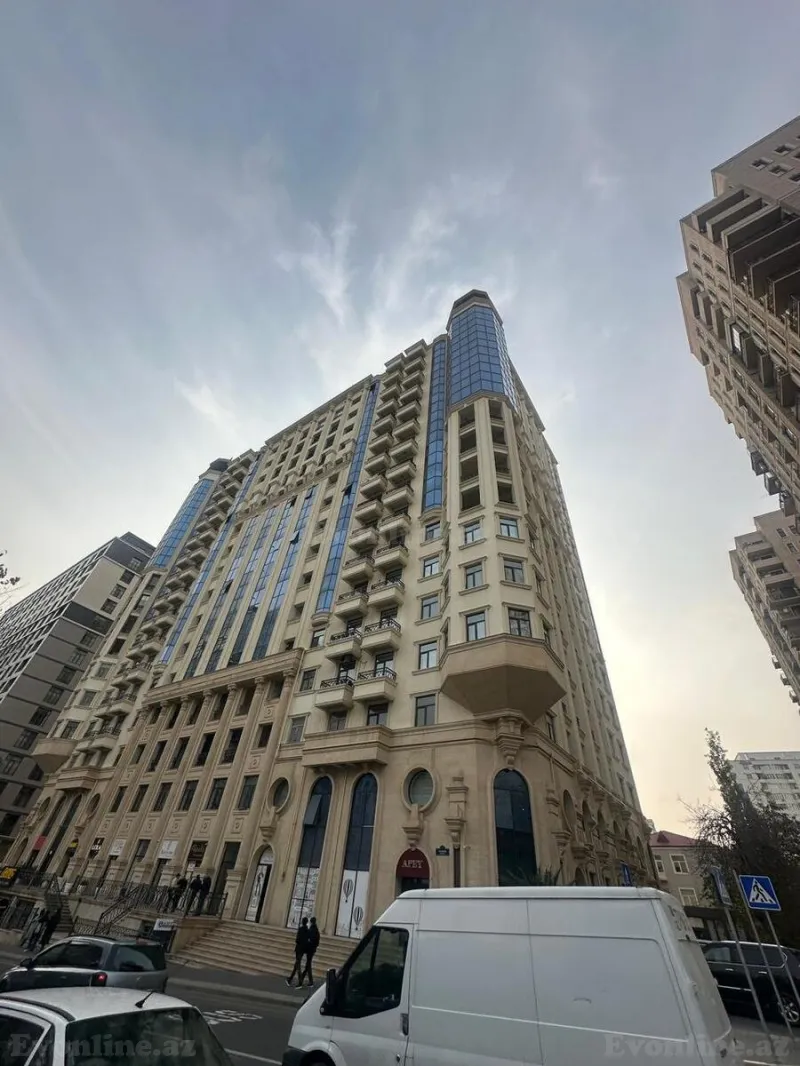 Satılır 4 otaqlı Mənzil Yeni tikili 242 m² 28 May m.