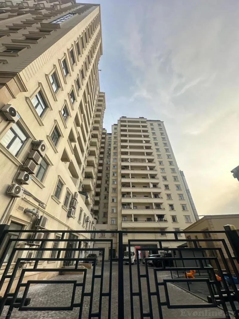 Satılır 4 otaqlı Mənzil Yeni tikili 242 m² 28 May m. - şəkil 3