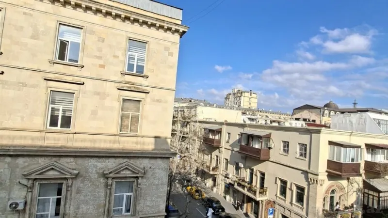 Satılır 2 otaqlı Mənzil Köhnə tikili 60 m² Sahil m.