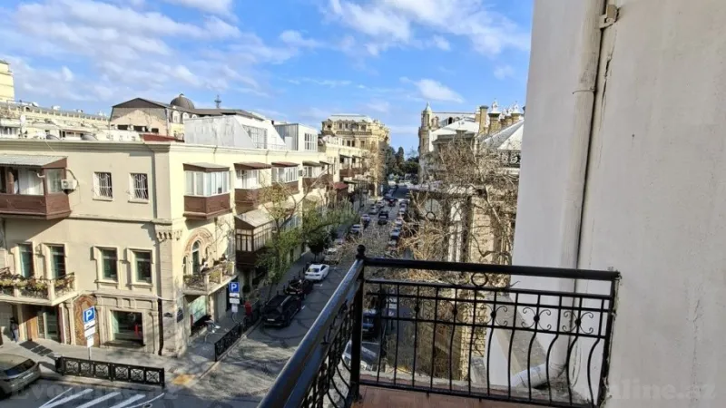 Satılır 2 otaqlı Mənzil Köhnə tikili 60 m² Sahil m. - şəkil 2