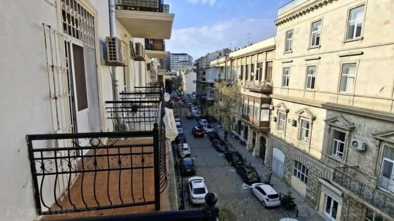 Satılır 2 otaqlı Mənzil Köhnə tikili 60 m² Sahil m. - şəkil 3