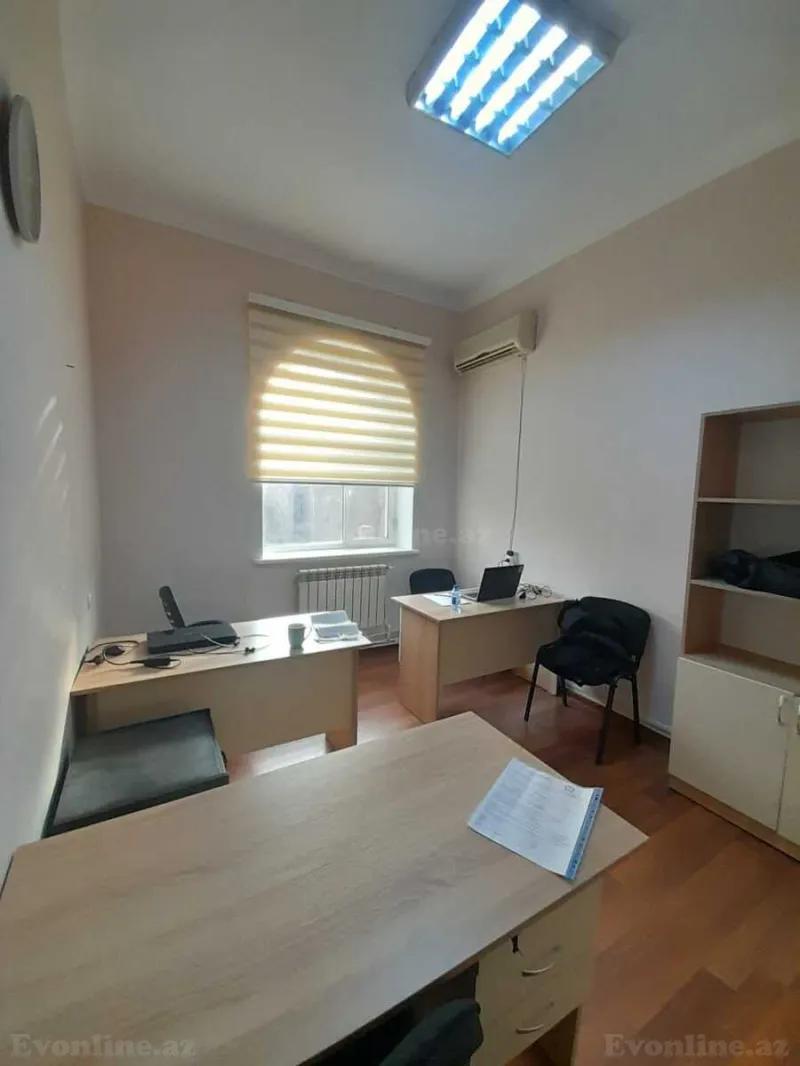 Kirayə verilir Ofis 20 m² İnşaatçılar m.