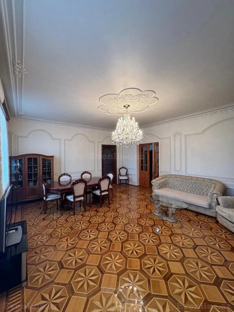 Satılır 5 otaqlı Mənzil Köhnə tikili 150 m² Elmlər Akademiyası m. - şəkil 2