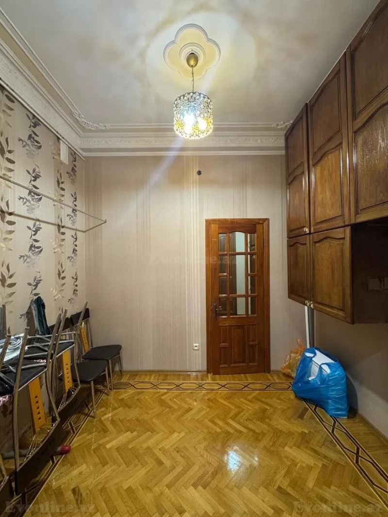 Satılır 5 otaqlı Mənzil Köhnə tikili 150 m² Elmlər Akademiyası m. - şəkil 9