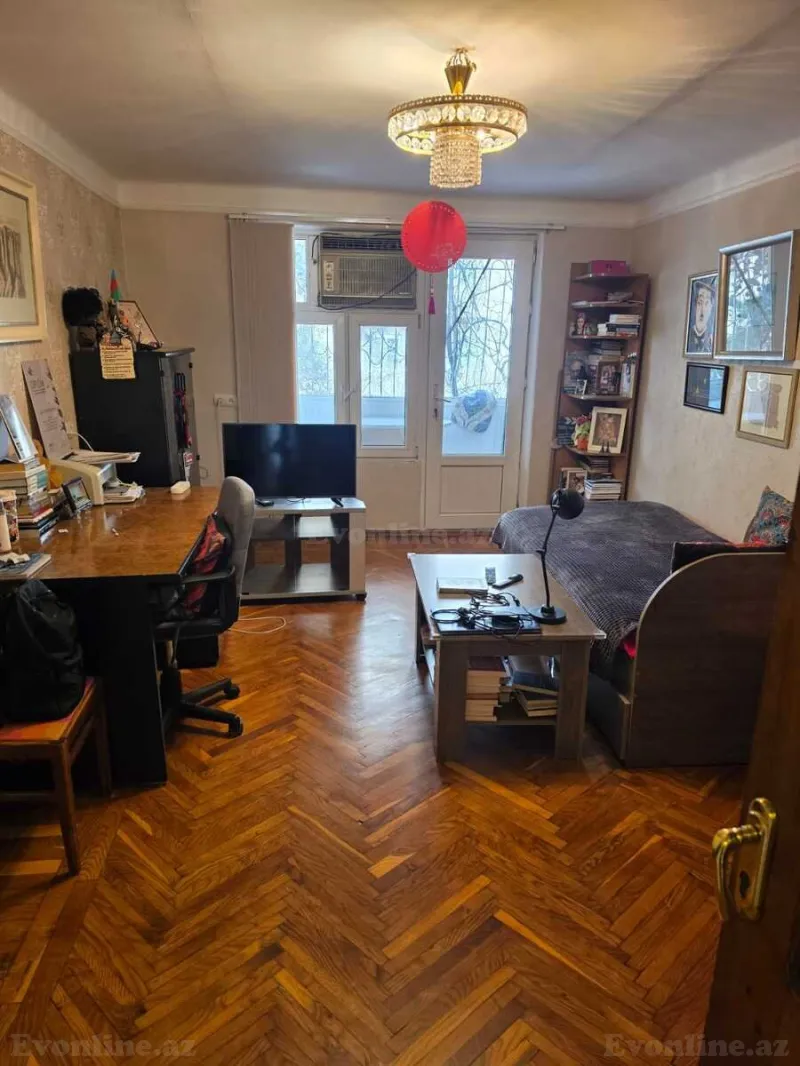 Satılır 3 otaqlı Mənzil Köhnə tikili 60 m² Elmlər Akademiyası m.