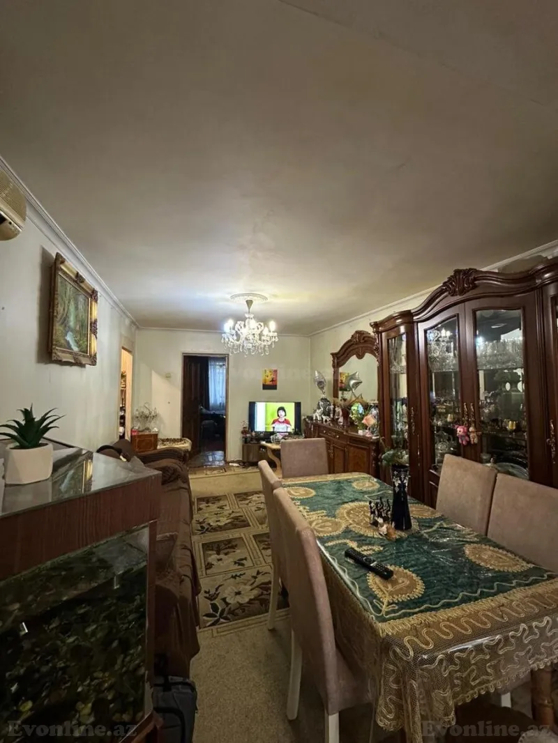 Satılır 3 otaqlı Mənzil Köhnə tikili 70 m² Elmlər Akademiyası m. - şəkil 2