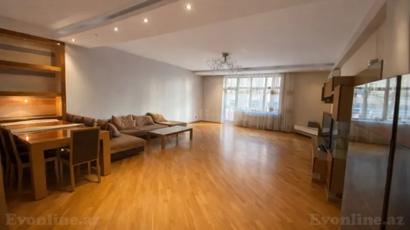 Kirayə verilir 4 otaqlı Mənzil Yeni tikili 225 m² 28 May m.