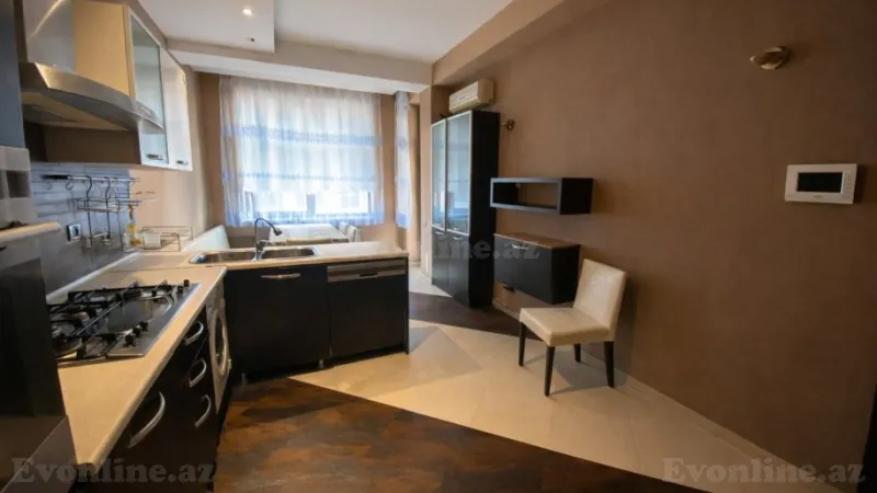 Kirayə verilir 4 otaqlı Mənzil Yeni tikili 225 m² 28 May m. - şəkil 5