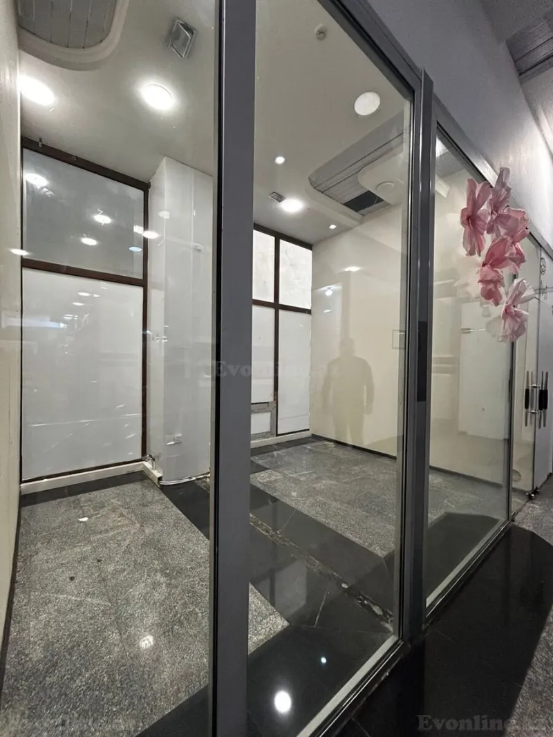 Kirayə verilir Obyekt 27 m² İçərişəhər m.