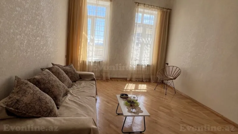 Kirayə verilir 2 otaqlı Mənzil Köhnə tikili 60 m² İçərişəhər m.