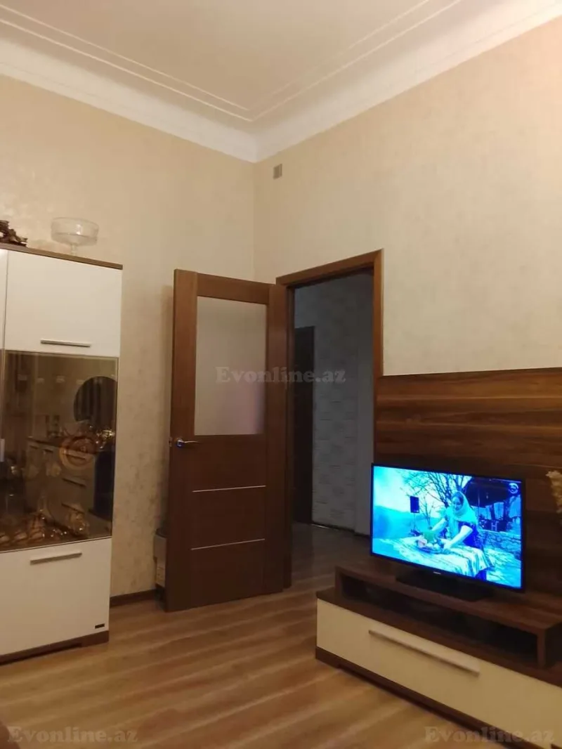 Satılır 2 otaqlı Mənzil Köhnə tikili 65 m² Nərimanov r. - şəkil 5