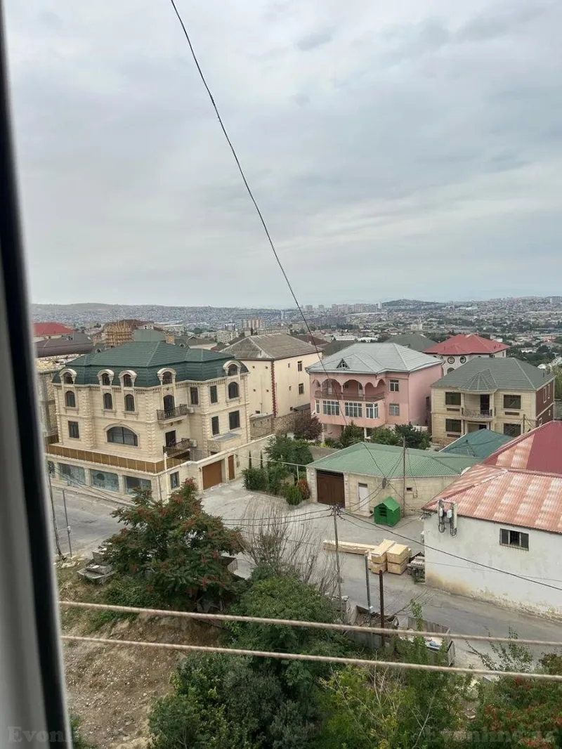 Bakı, Binəqədi r., Nəsimi m., 9-cu mikrorayonda 2 otaqlı mənzil satılır