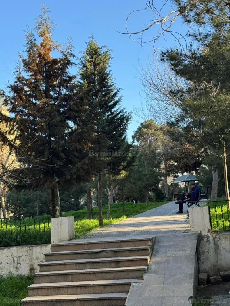 Satılır 3 otaqlı Mənzil Köhnə tikili 74 m² İnşaatçılar m. - şəkil 4