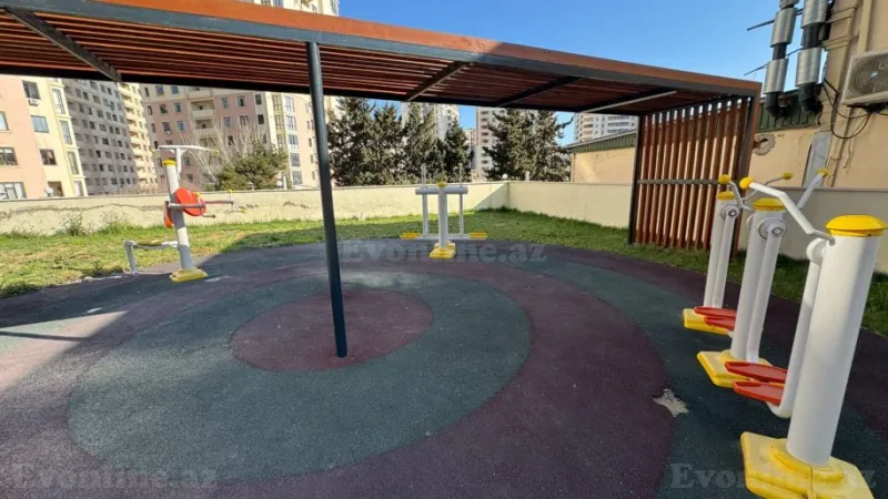 Satılır 3 otaqlı Mənzil Yeni tikili 135 m² Gənclik m. - şəkil 2