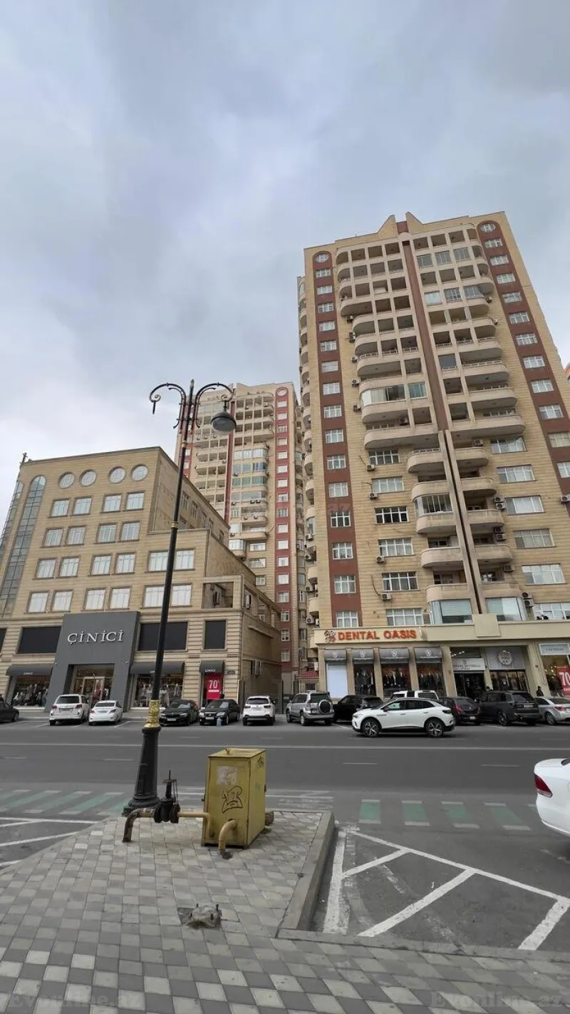 Satılır 4 otaqlı Mənzil Yeni tikili 147 m² Elmlər Akademiyası m.