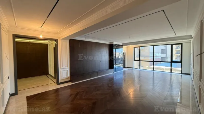 Bakı, Səbail r., İçərişəhər m.da 4 otaqlı mənzil satılır